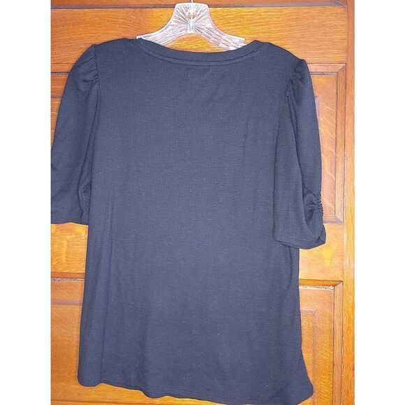 MAURICES Medium BLACK Ruched Short Sleeves Ribbed Knit top. RO - Picture 4 of 4